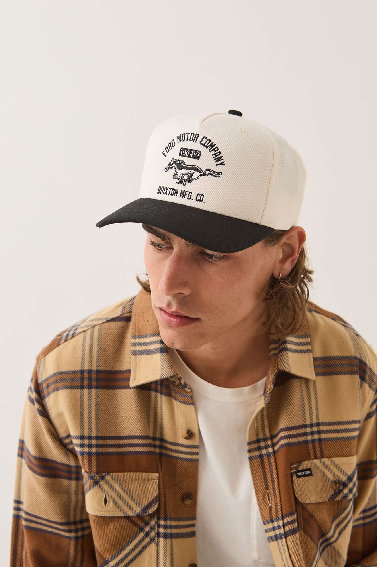 Unisex Ford Mustang Snapback in the color Wimbledone White/Burnt Rubber - Additional Fit image