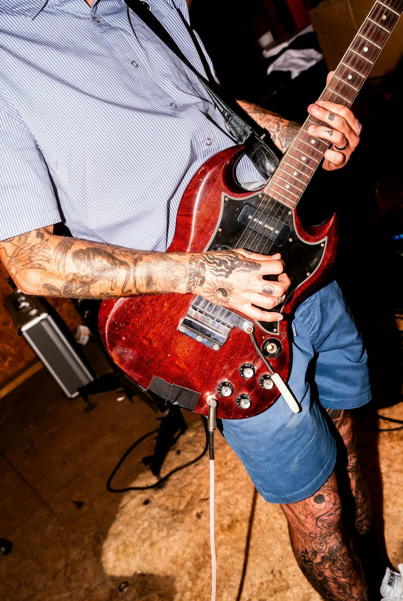 Men's Everyday Vintage Wash Short in the color Washed Denim Blue - Additional Fit image