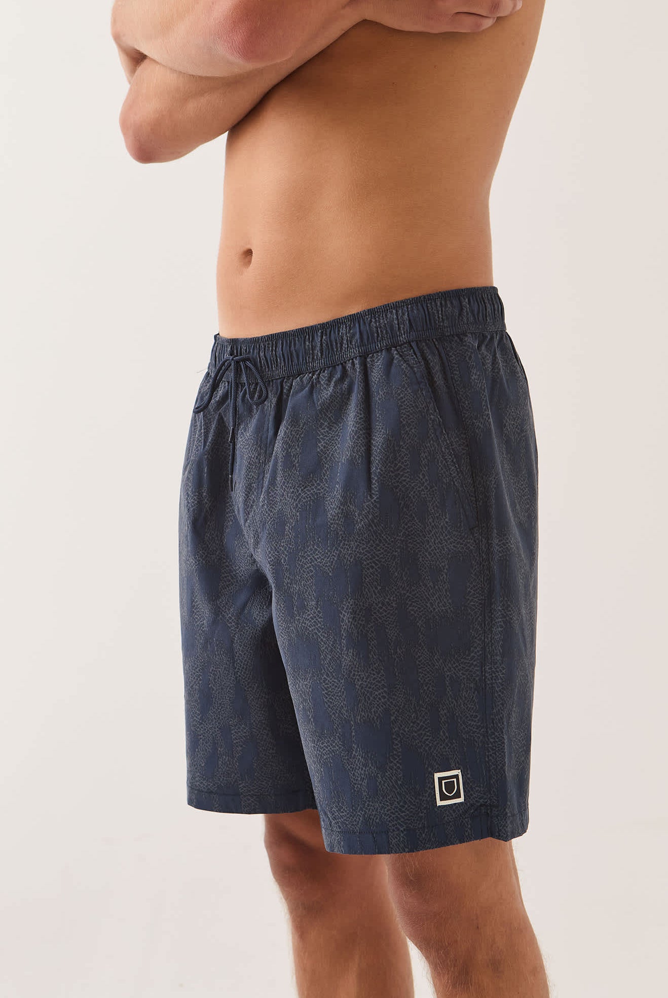 Men's Everyday Stretch Hybrid Short 7" in the color Washed Navy Crackle - Men's Side View