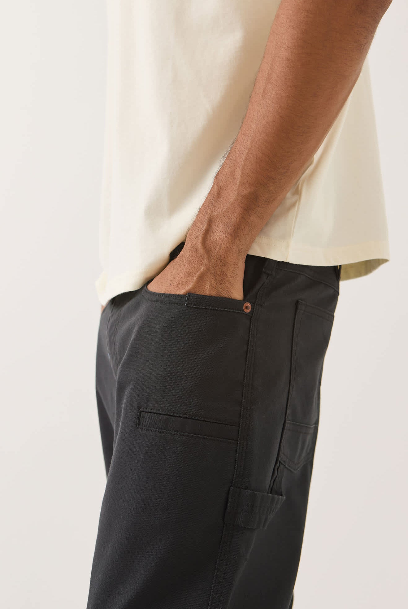 Men's Builders Carpenter Pant in the color Black - Additional Fit image