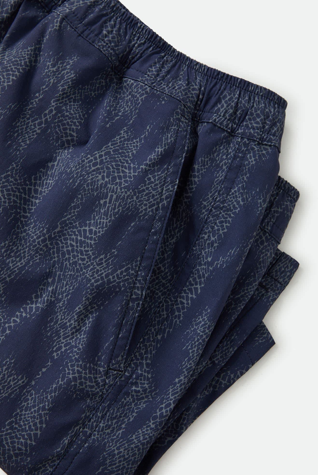 Men's Everyday Stretch Hybrid Short 7" in the color Washed Navy Crackle - Additional Laydown image