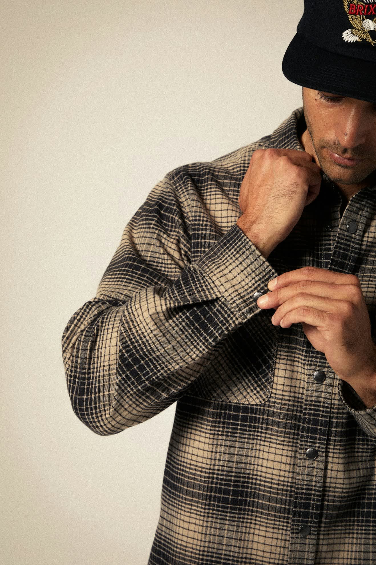 Men's Builders Bowery Stretch Water Resistant L/S Flannel in the color Black/Cinder Grey - Additional Fit image