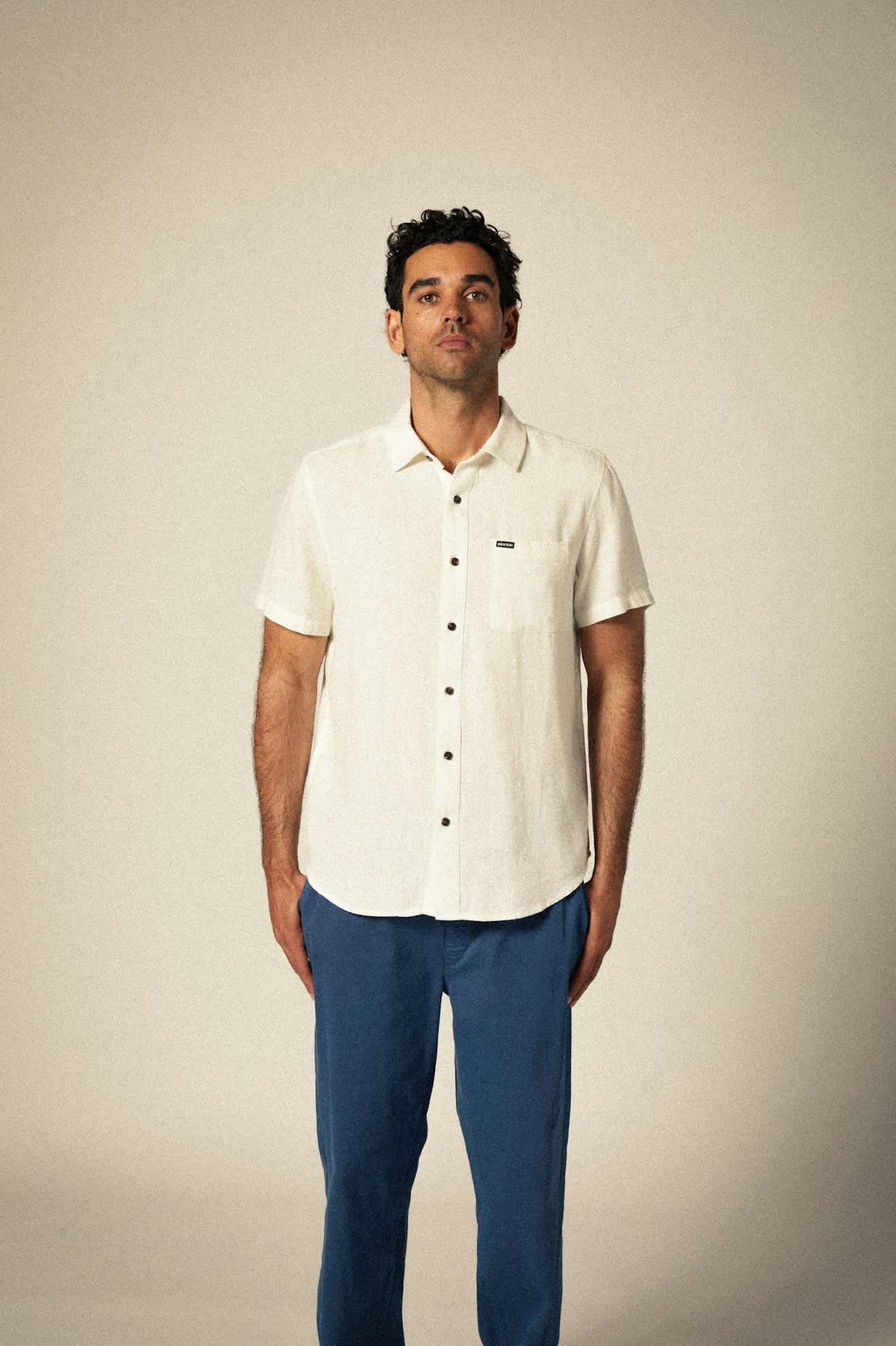 Men's Charter Organic Cotton Linen Blend S/S Shirt in the color Egret White - Additional Fit View