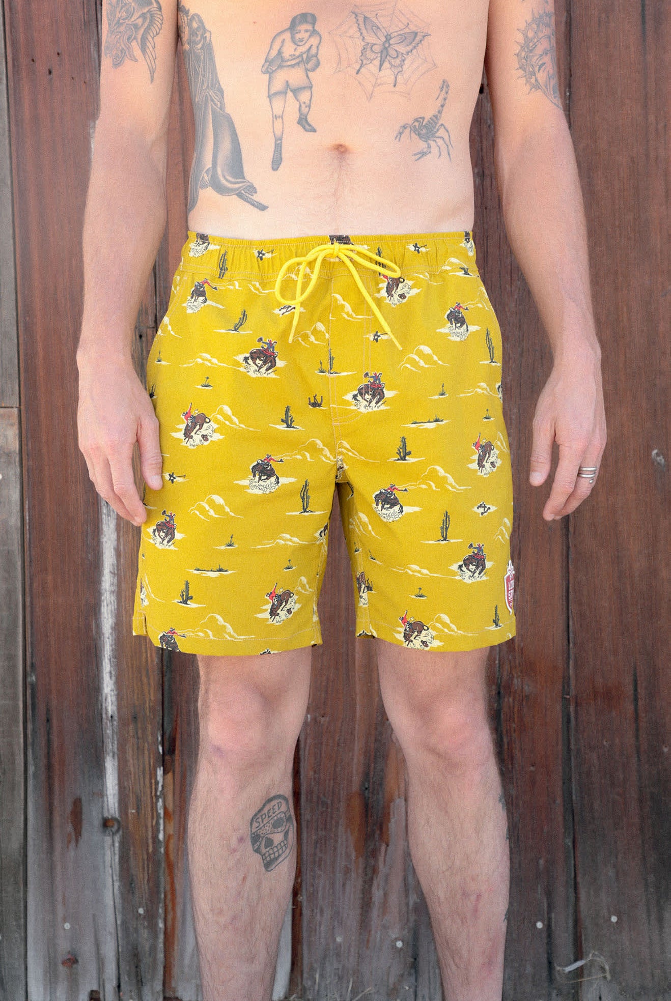Men's Everyday Stretch Hybrid Short 7" in the color Texas Gold Lone Star - Men's Lifestyle image