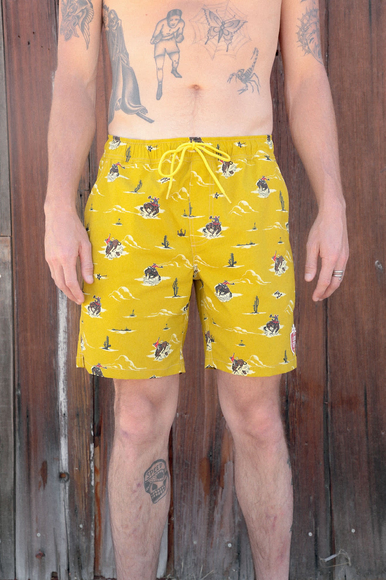Men's Everyday Stretch Hybrid Short 7" in the color Texas Gold Lone Star - Men's Lifestyle image