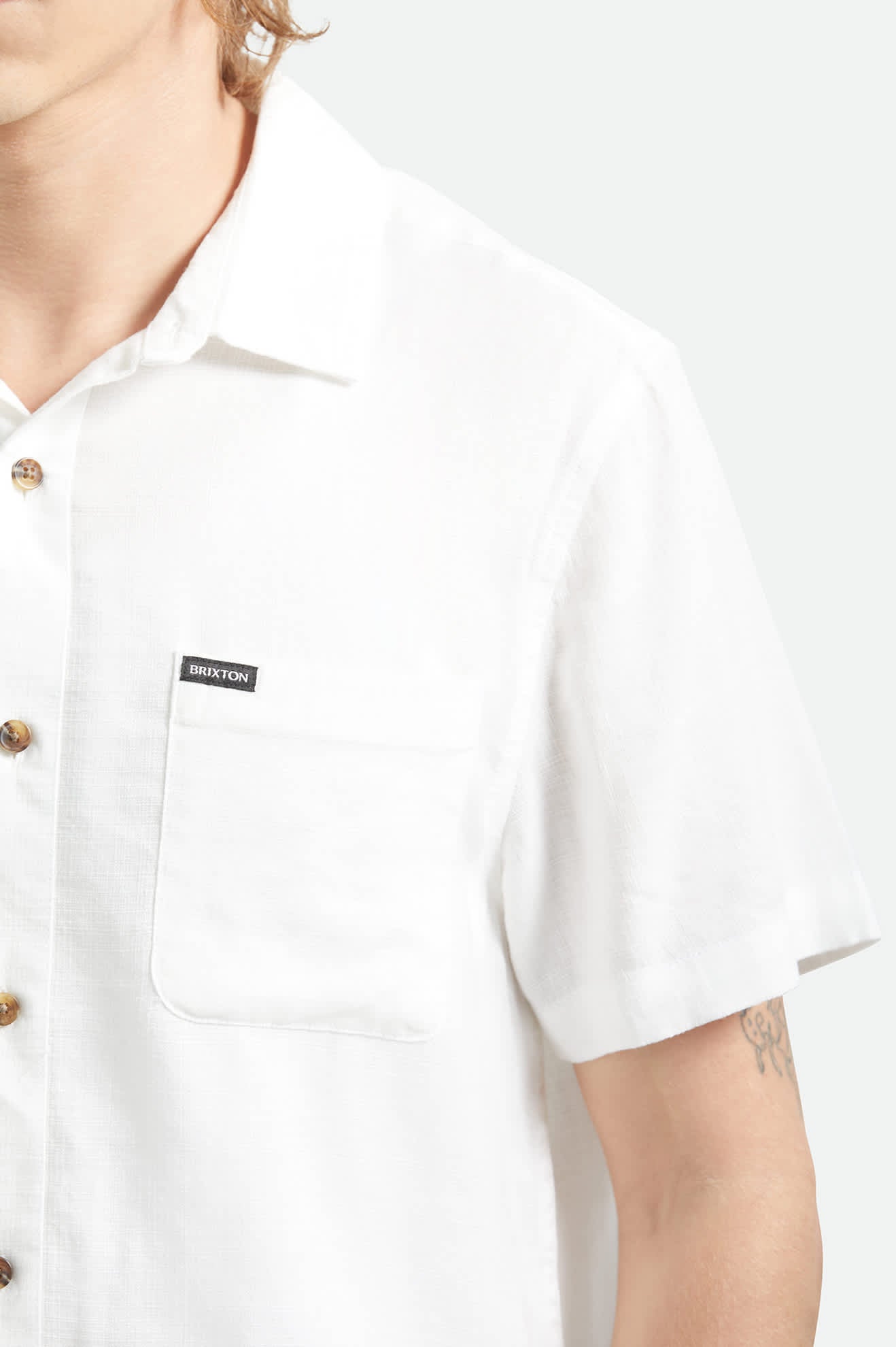 Men's Charter Slub Short Sleeve Shirt in the color Off White - Additional Fit image