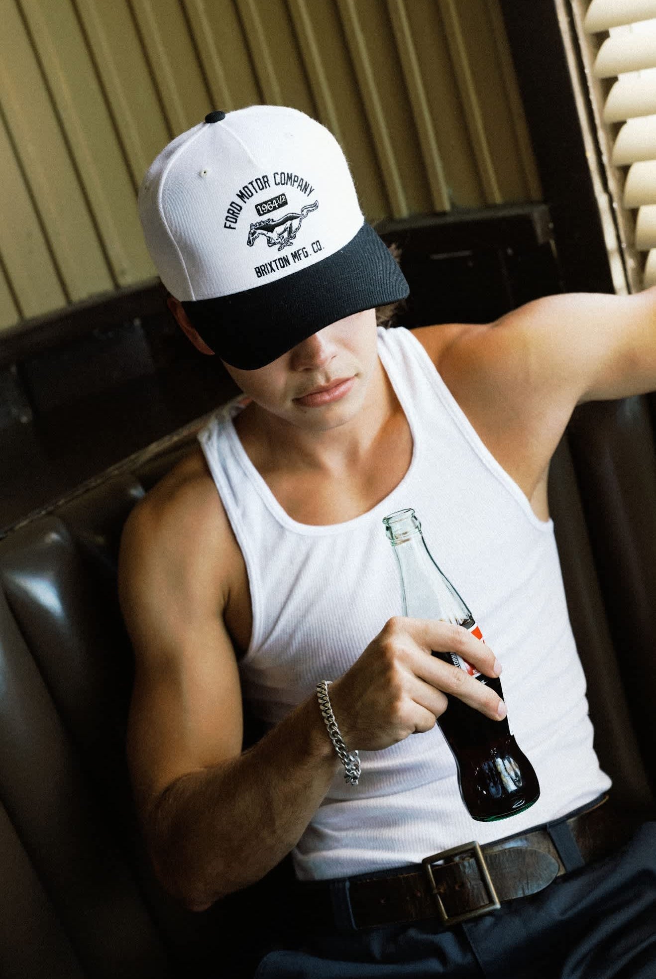 Unisex Ford Mustang Snapback in the color Wimbledone White/Burnt Rubber - Men's Lifestyle image