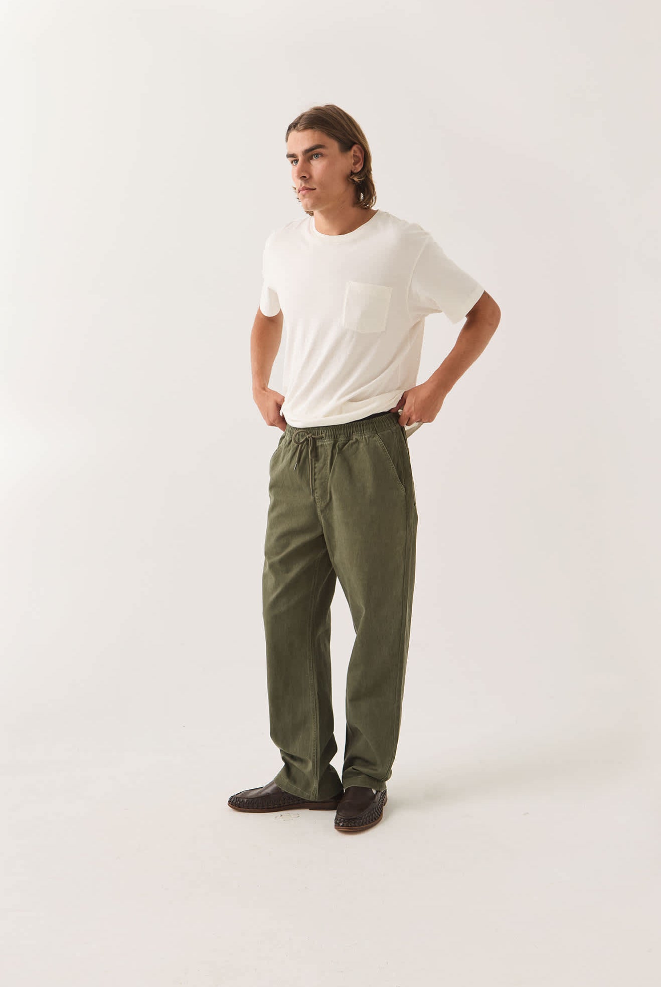 Men's Everyday E-Waist Pant in the color Dark Olive - Men's Side View