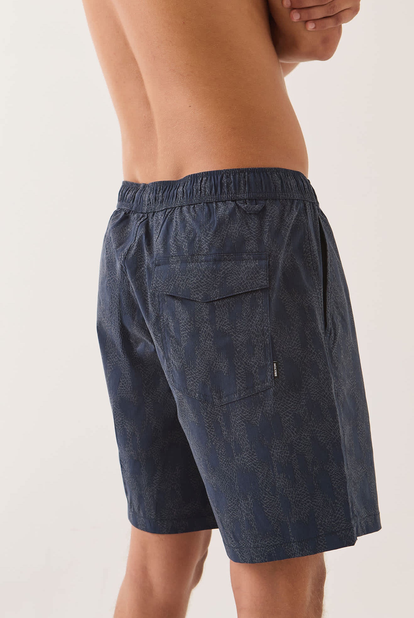 Men's Everyday Stretch Hybrid Short 7" in the color Washed Navy Crackle - Additional Fit image