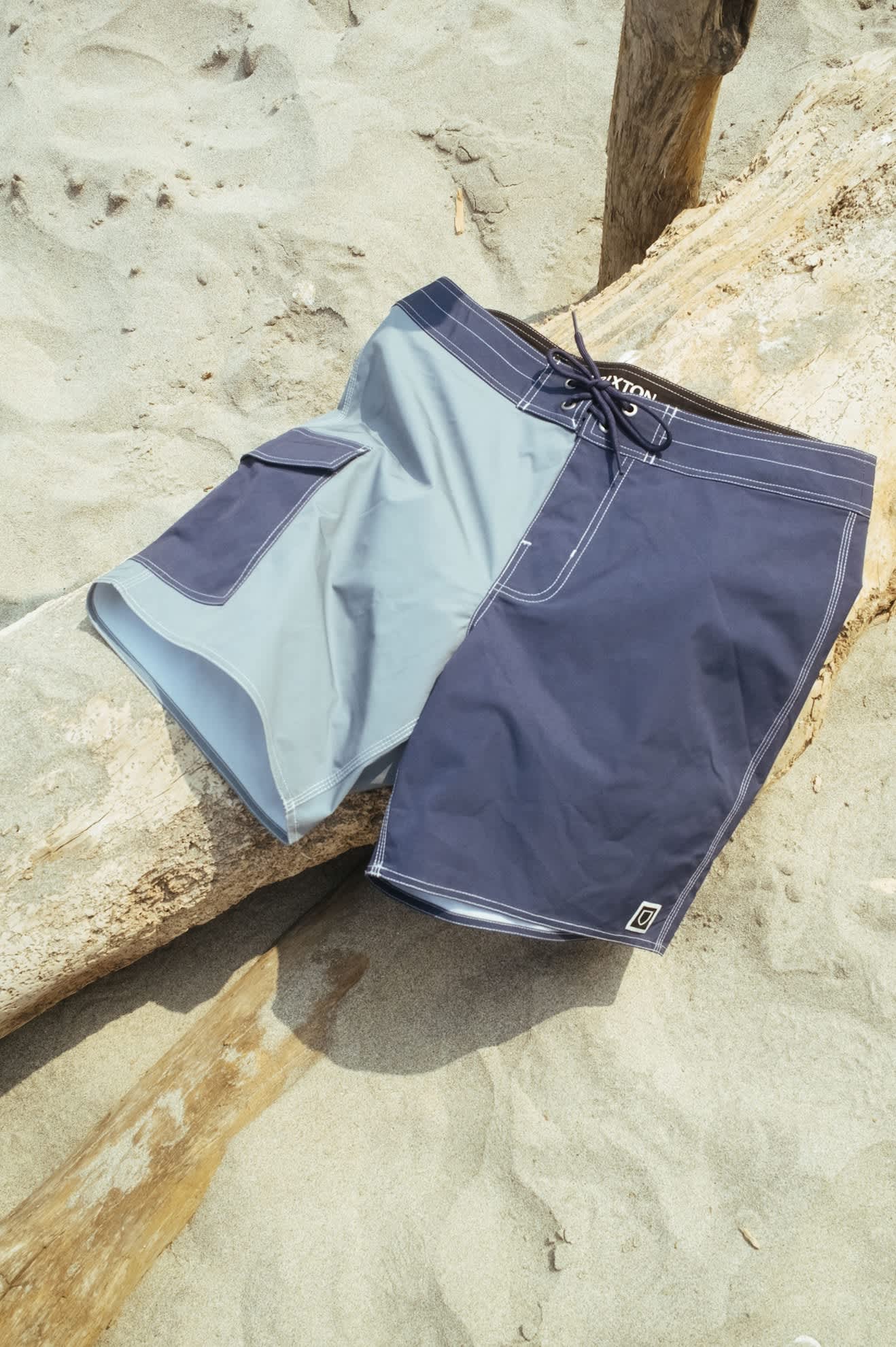 Men's Classic Trunk 17" in the color Washed Navy/Trooper - Additional Laydown image