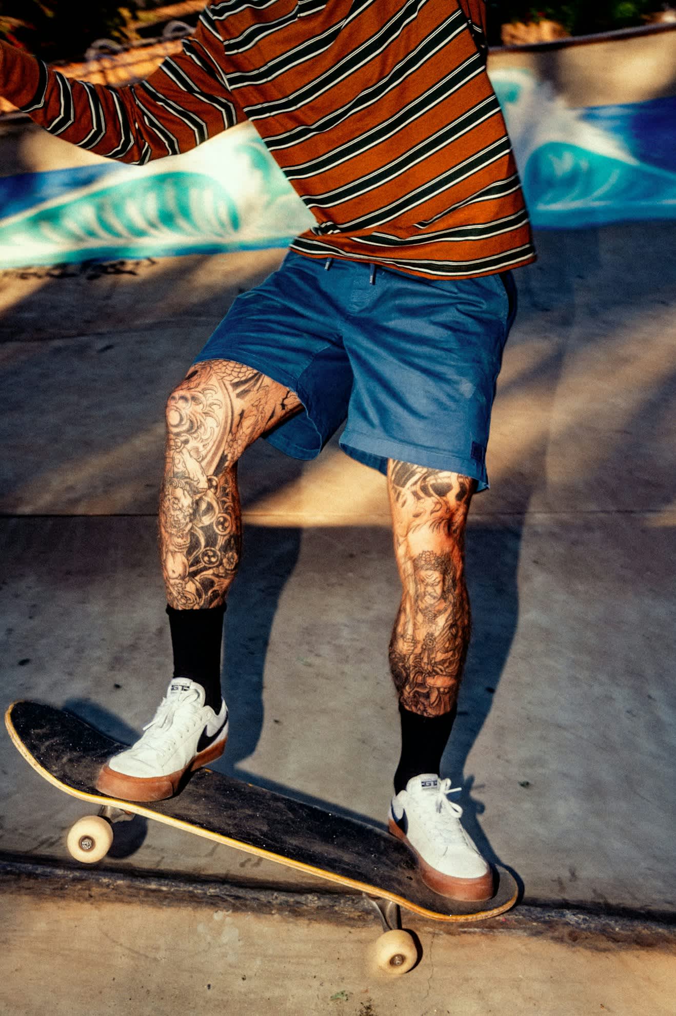 Men's Everyday Vintage Wash Short in the color Washed Denim Blue - Additional Fit image