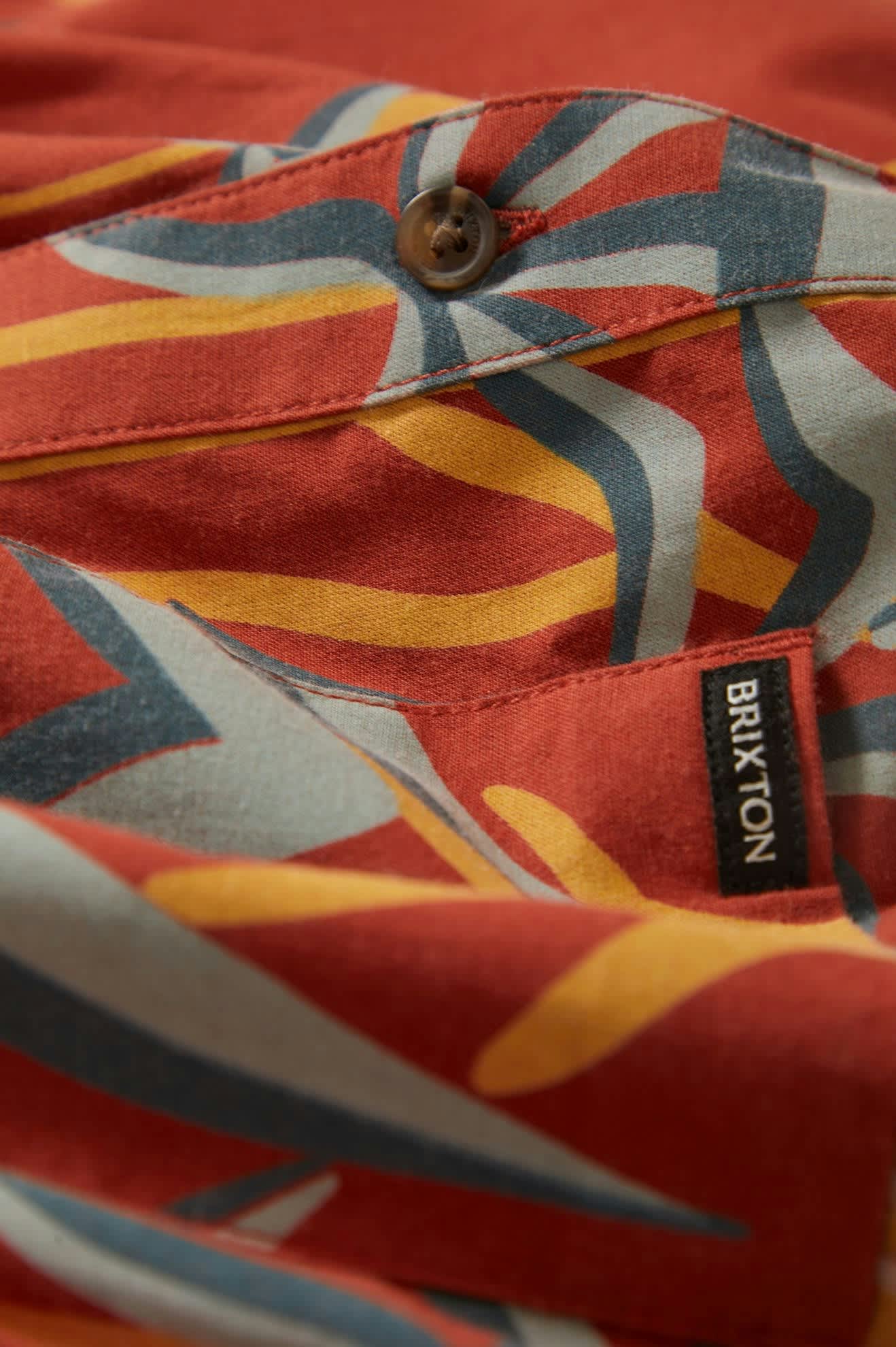 Men's Charter Print S/S Shirt in the color Dark Red Scenic Trip - Additional Laydown image