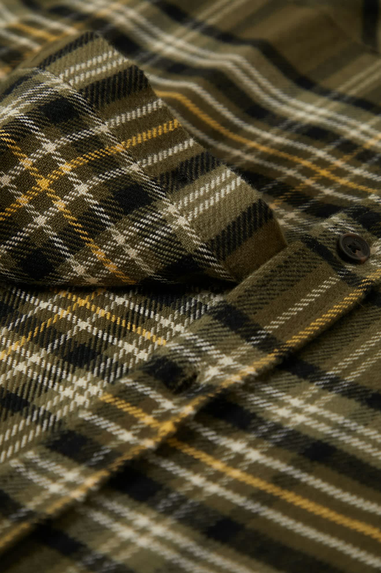 Men's Bowery L/S Flannel in the color Ivy Green/Olive Surplus/Black - Additional Style View