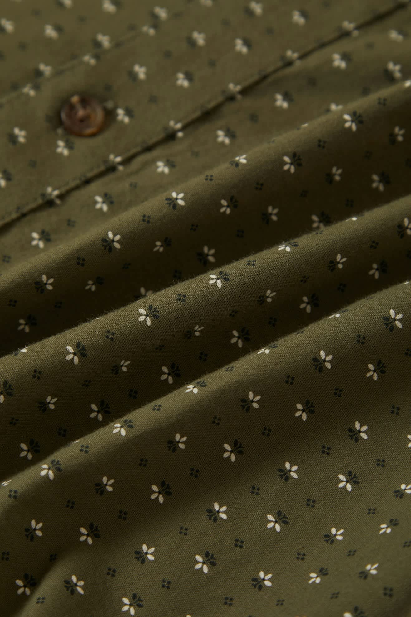 Men's Charter Print S/S Shirt in the color Ivy Green/Micro Floral - Additional Style View