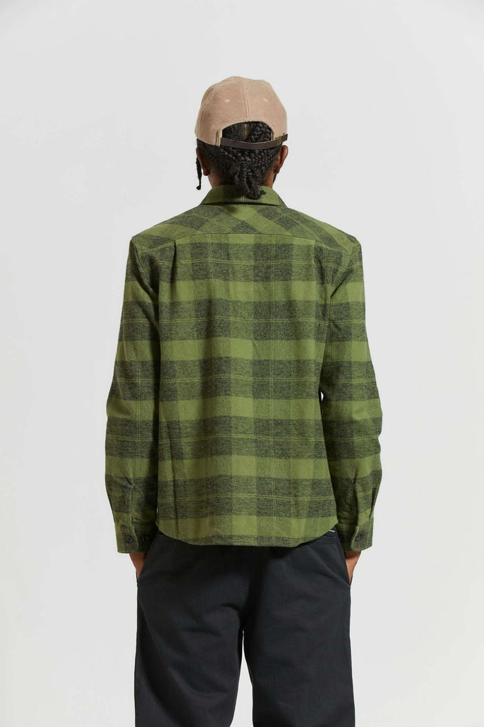 Men's Back Fit Image | Bowery Heavyweight L/S Flannel - Cypress Green/ Black