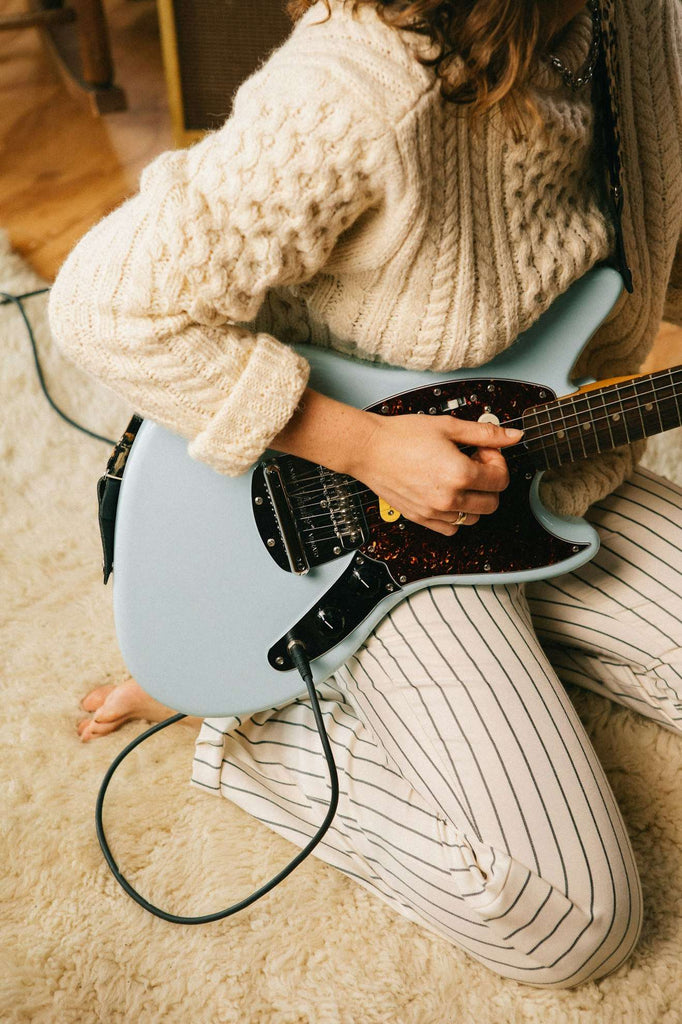 Men's Lifestyle 2 | Classic Fisherman Cable Knit Sweater - Oatmeal