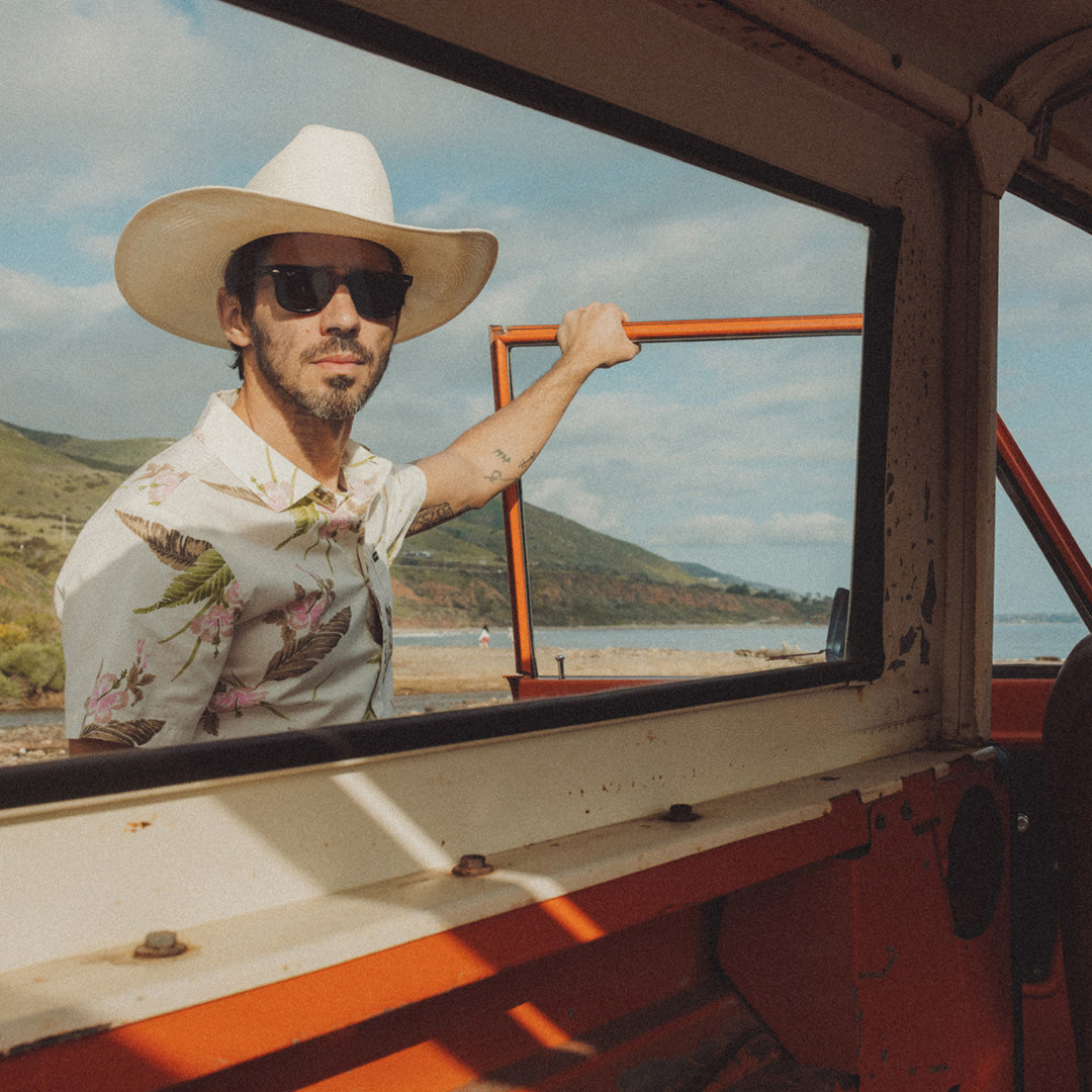 Tripping on the weekend with Men's latest apparel and headwear