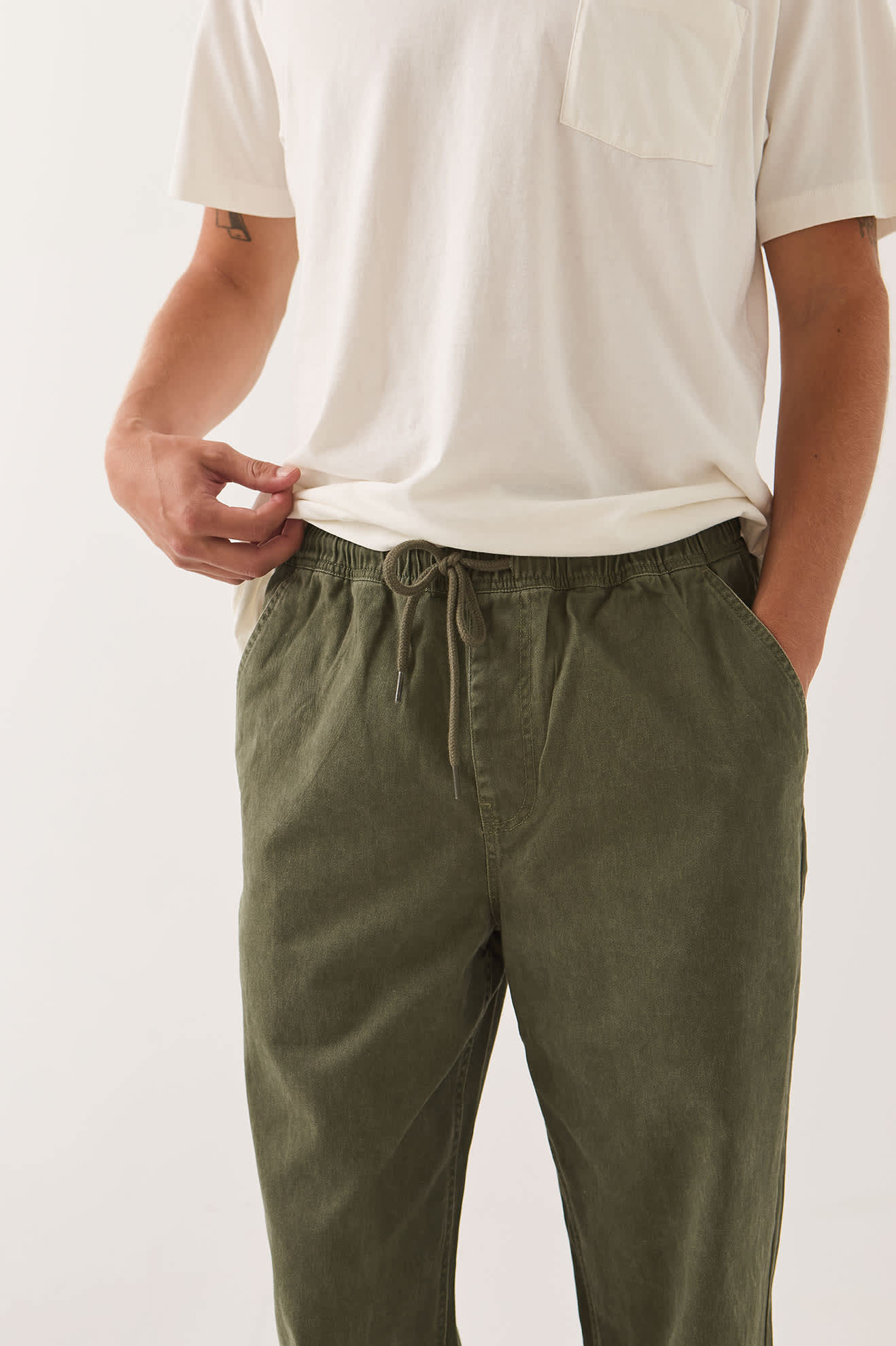 Men's Everyday E-Waist Pant in the color Dark Olive - Additional Fit image
