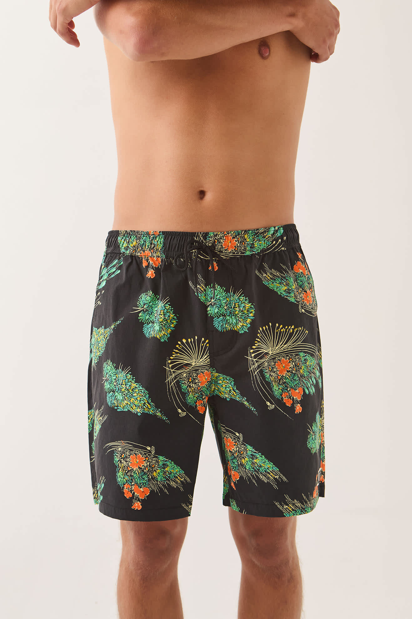 Men's Everyday Stretch Hybrid Short 7" in the color Black Floral - Additional Fit image