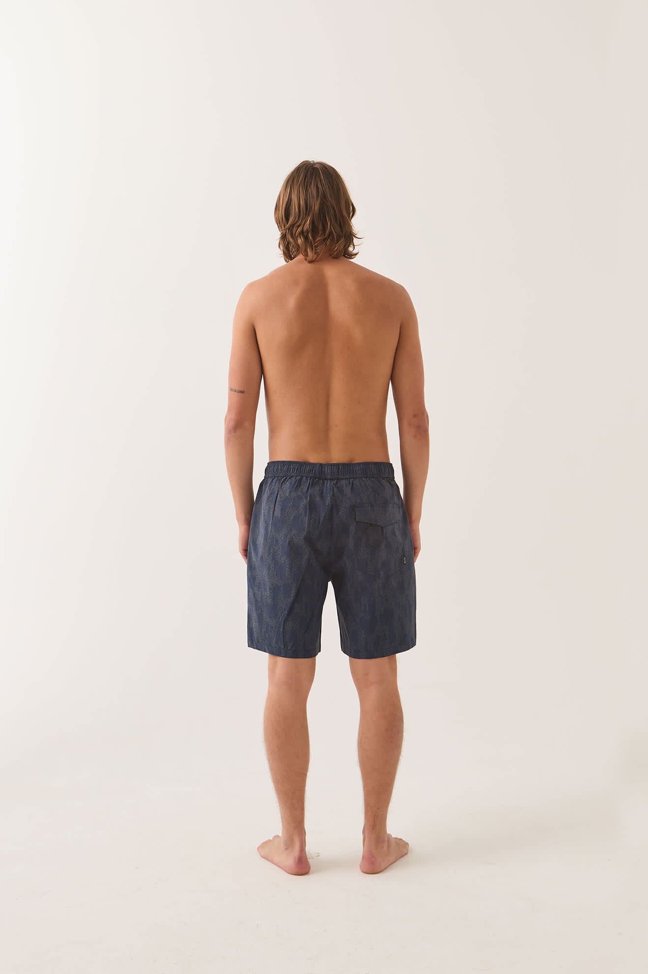Men's Everyday Stretch Hybrid Short 7" in the color Washed Navy Crackle - Men's Back View