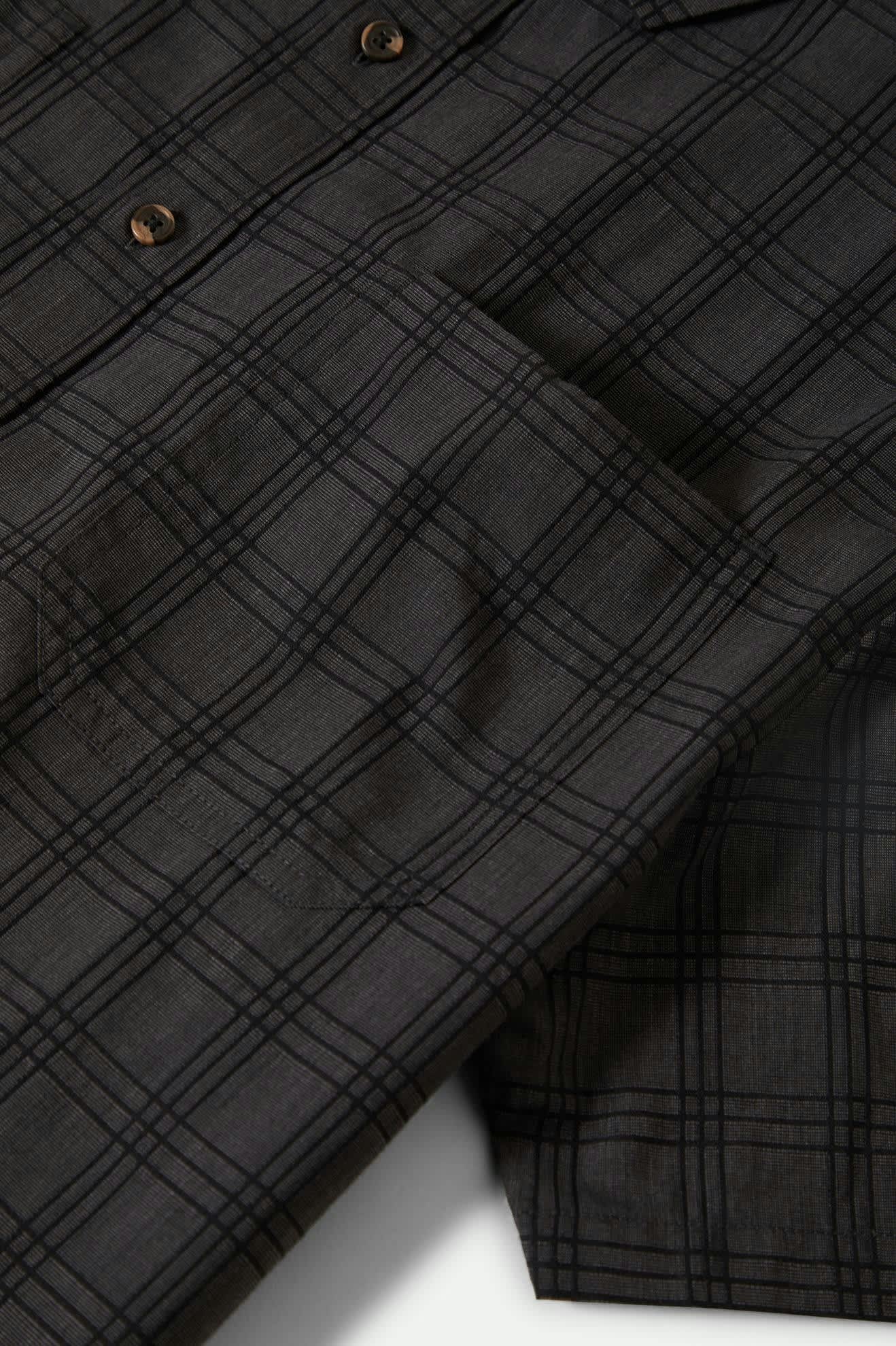 Men's CRU Oxford Plaid Relaxed S/S Shirt in the color Charcoal/Black Plaid - Additional Laydown image