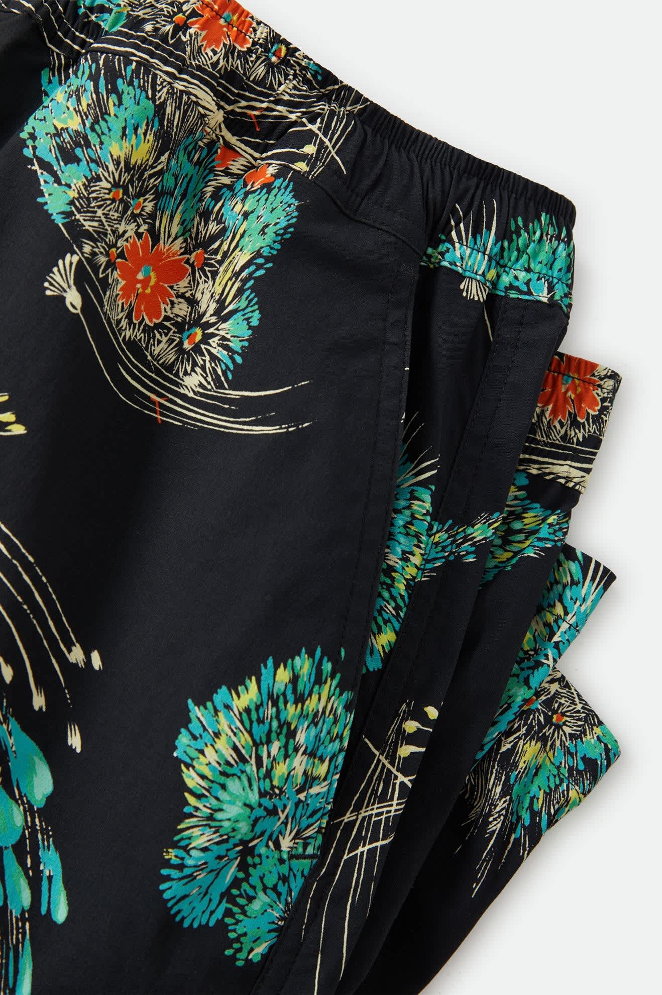 Men's Everyday Stretch Hybrid Short 7" in the color Black Floral - Additional Laydown image