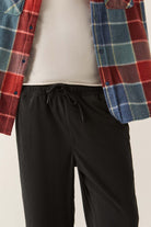 Men's Everyday E-Waist Corduroy Pant in the color Black Corduroy - Additional Fit image