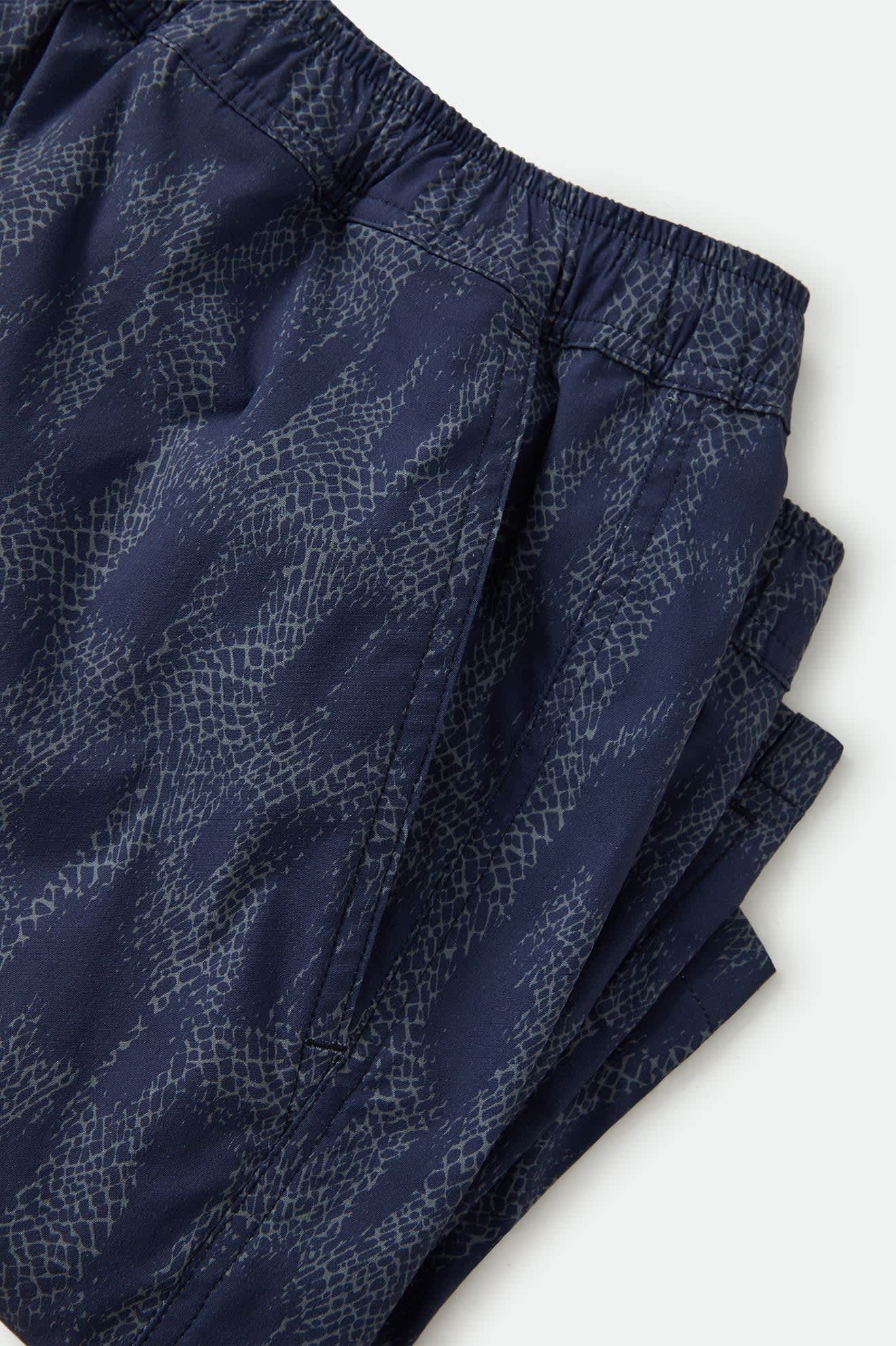 Men's Everyday Stretch Hybrid Short 7" in the color Washed Navy Crackle - Additional Laydown image