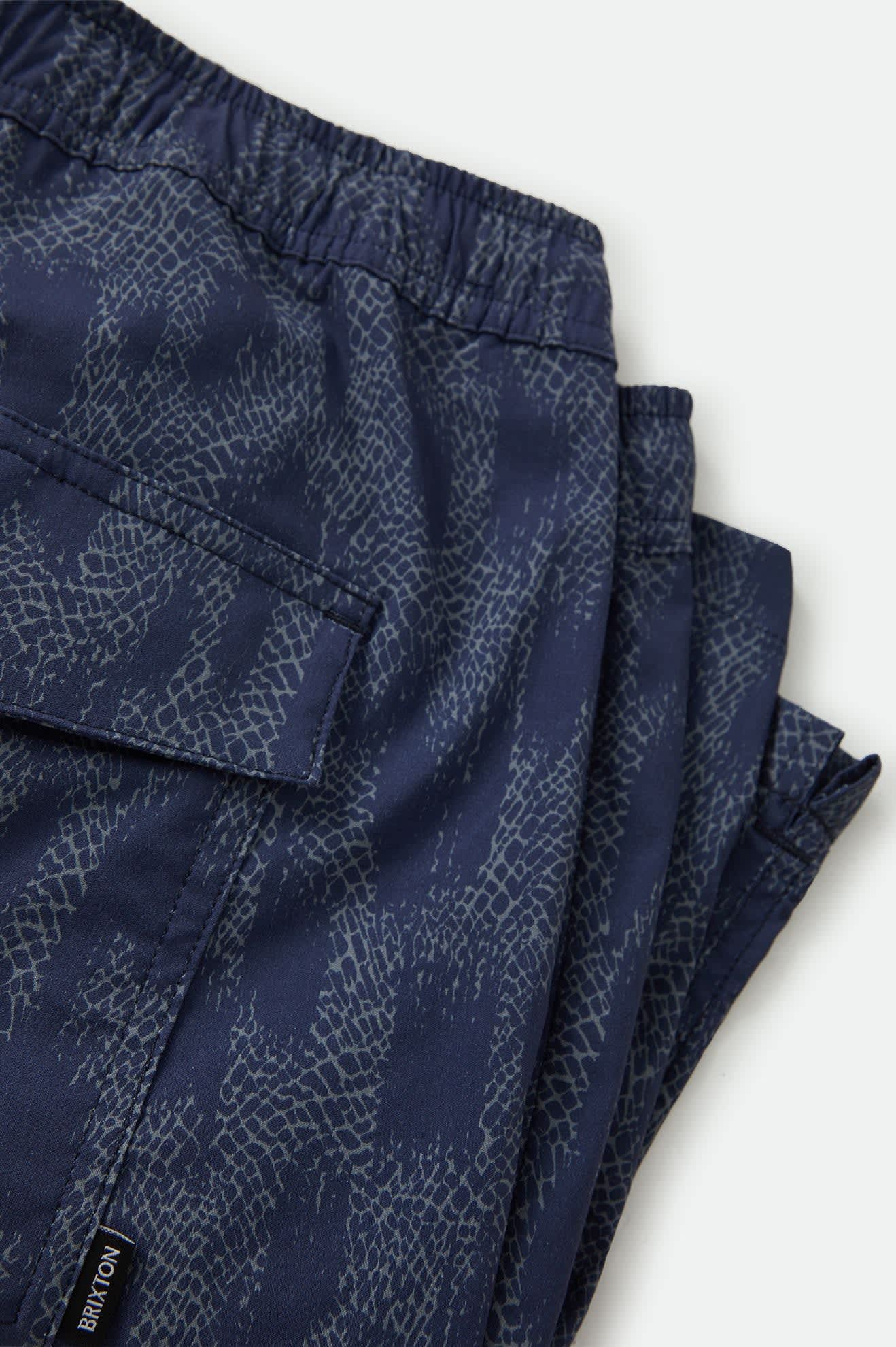 Men's Everyday Stretch Hybrid Short 7" in the color Washed Navy Crackle - Additional Laydown image
