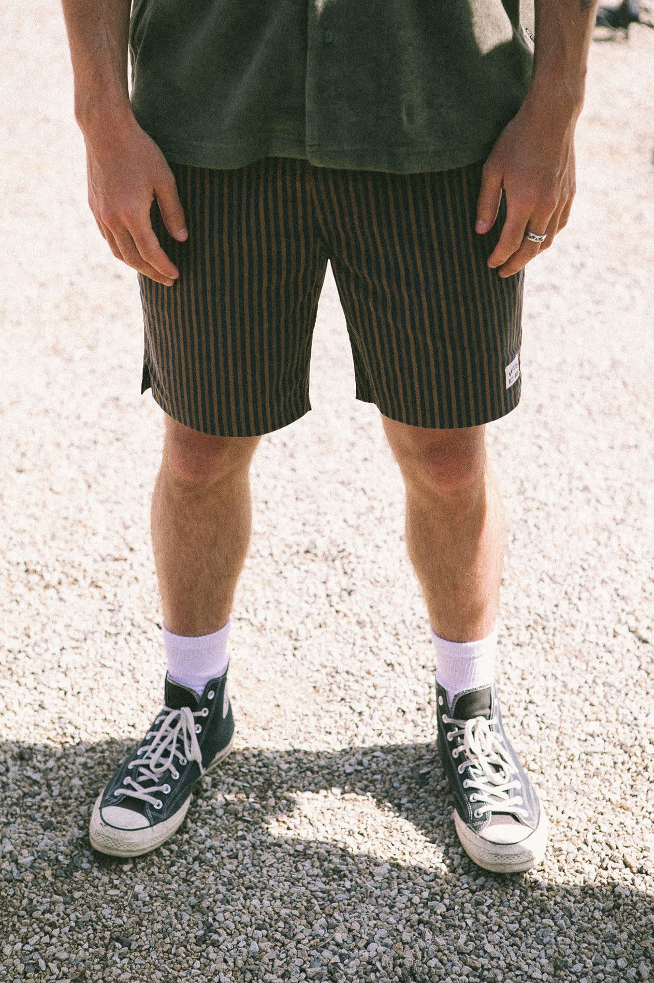 Men's Everyday Stretch Hybrid Short 5.5" in the color Washed Navy/Sunbaked Herringbone - Men's Lifestyle image