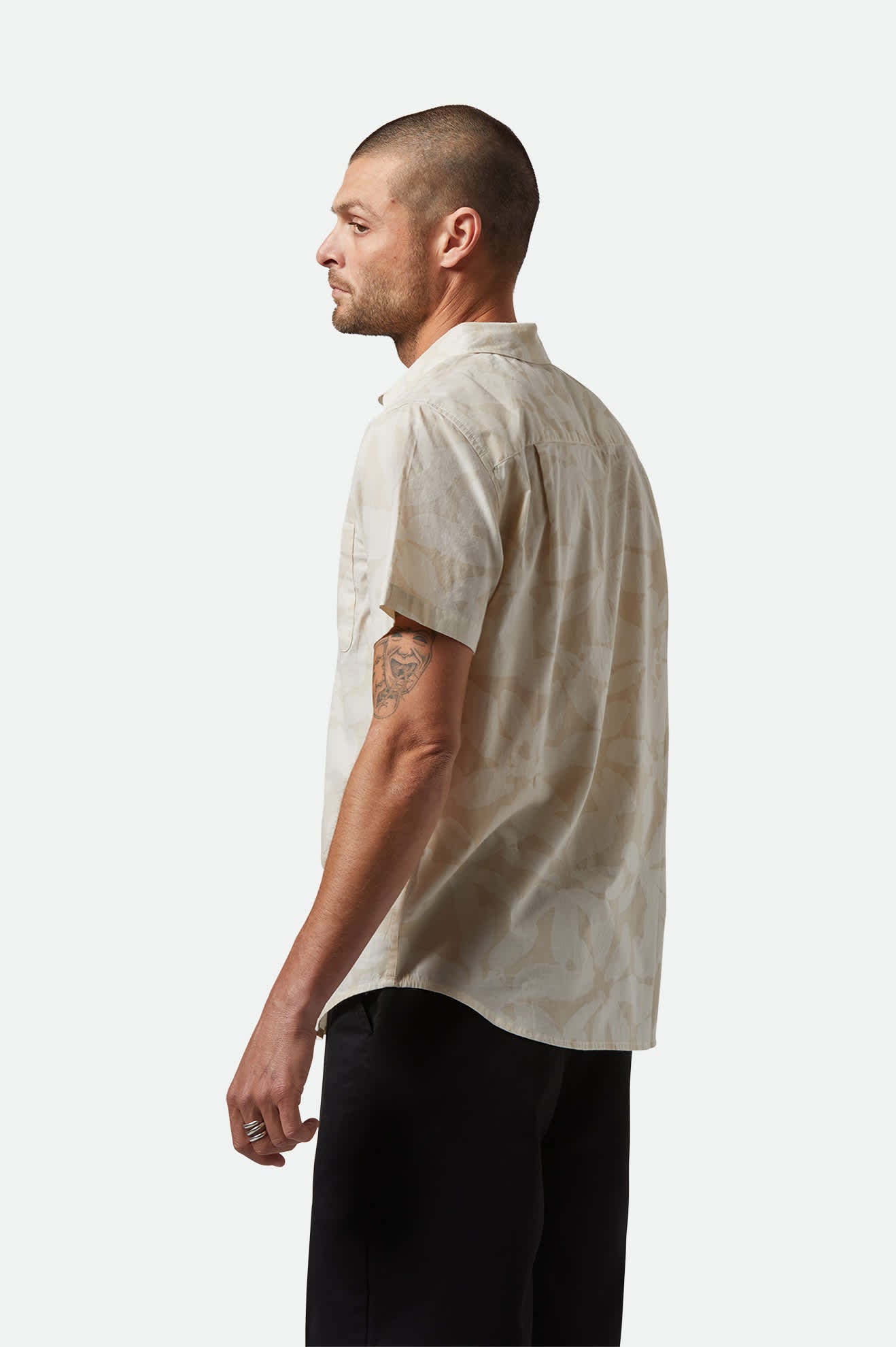 Men's Charter Print S/S Shirt in the color Beige/Whitecap Floral - Men's Side View
