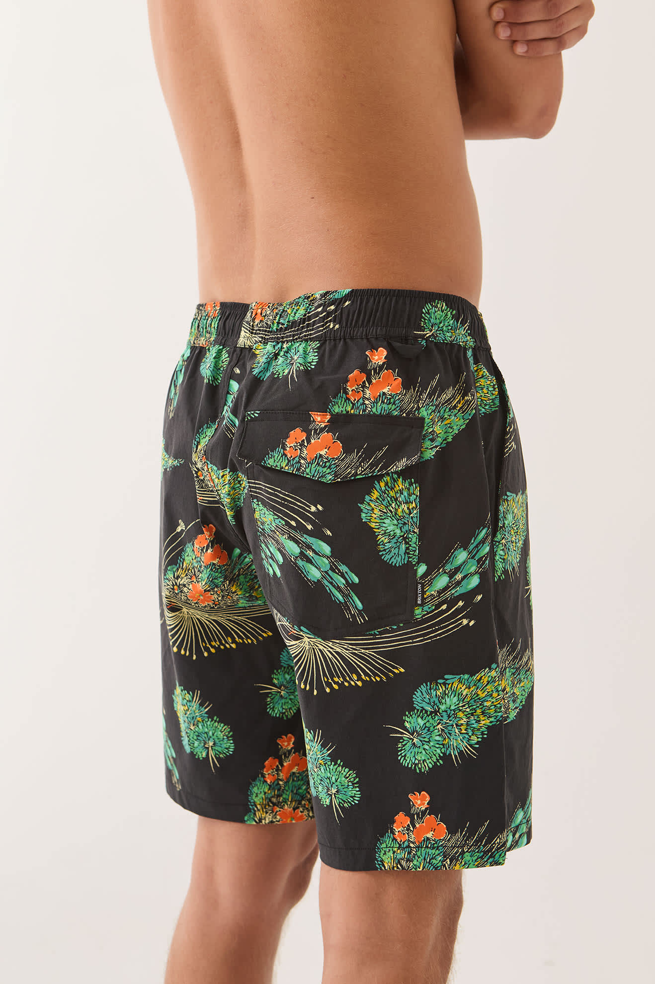 Men's Everyday Stretch Hybrid Short 7" in the color Black Floral - Additional Fit image