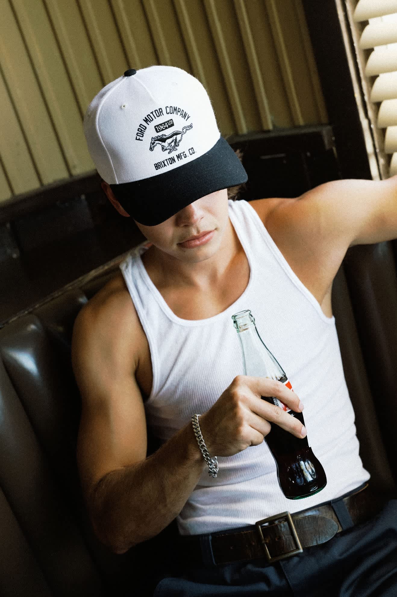 Unisex Ford Mustang Snapback in the color Wimbledone White/Burnt Rubber - Men's Lifestyle image