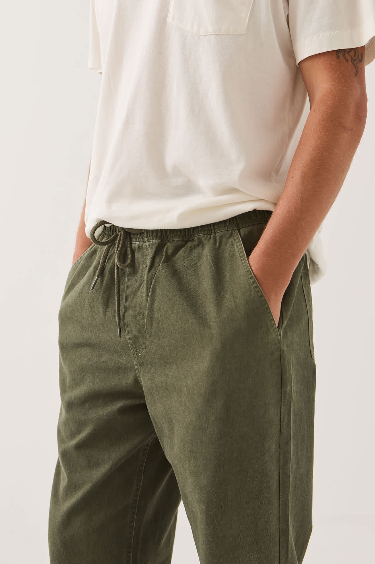 Men's Everyday E-Waist Pant in the color Dark Olive - Additional Fit image