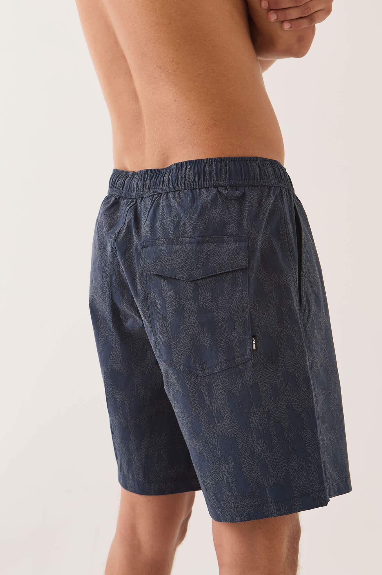 Men's Everyday Stretch Hybrid Short 7" in the color Washed Navy Crackle - Additional Fit image