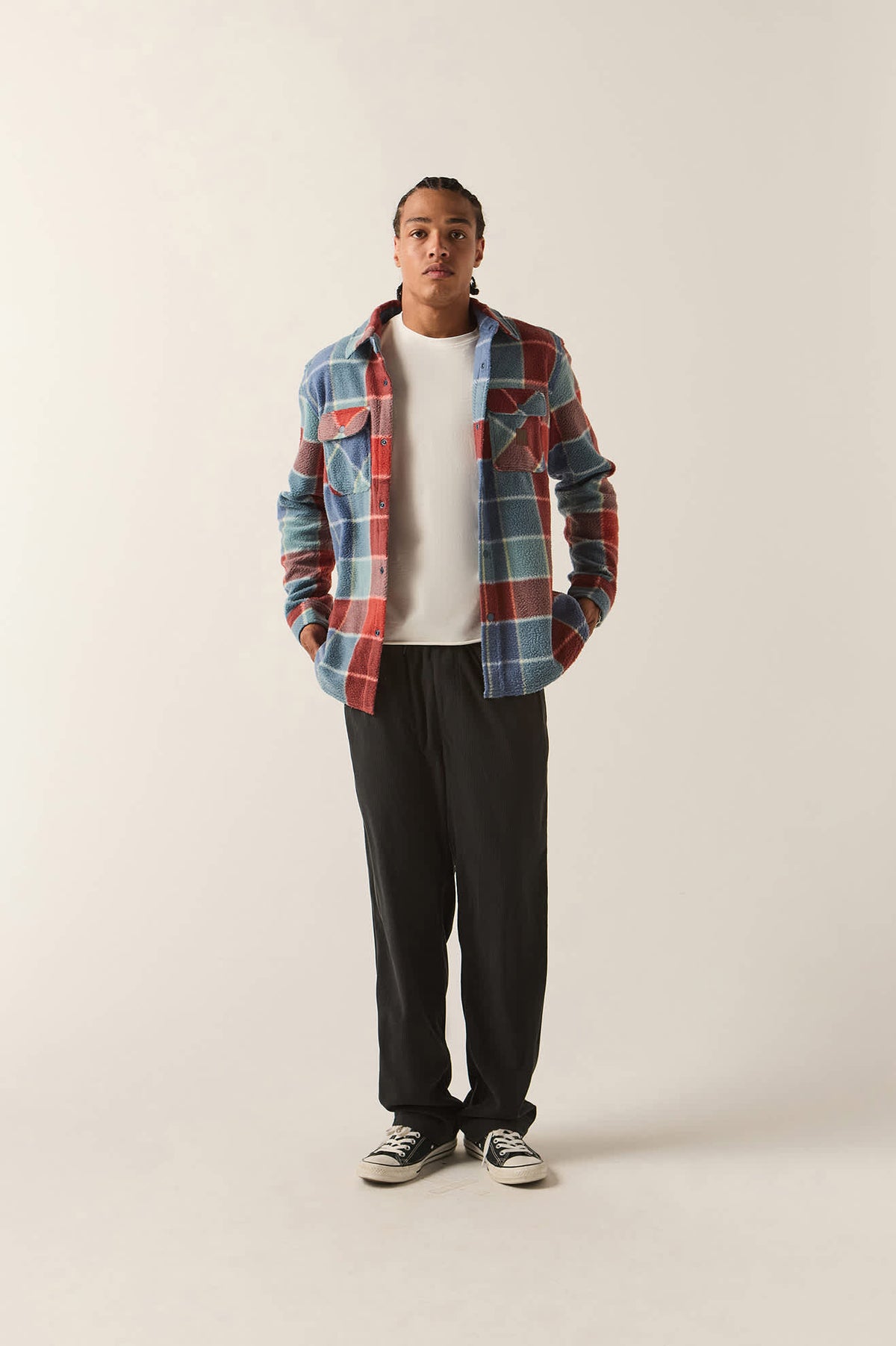 Men's Everyday E-Waist Corduroy Pant in the color Black Corduroy - Additional Fit image