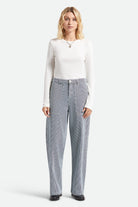 Women's Carefree Organic Garment Dye Slim L/S T-Shirt in the color Off White - Additional Fit image