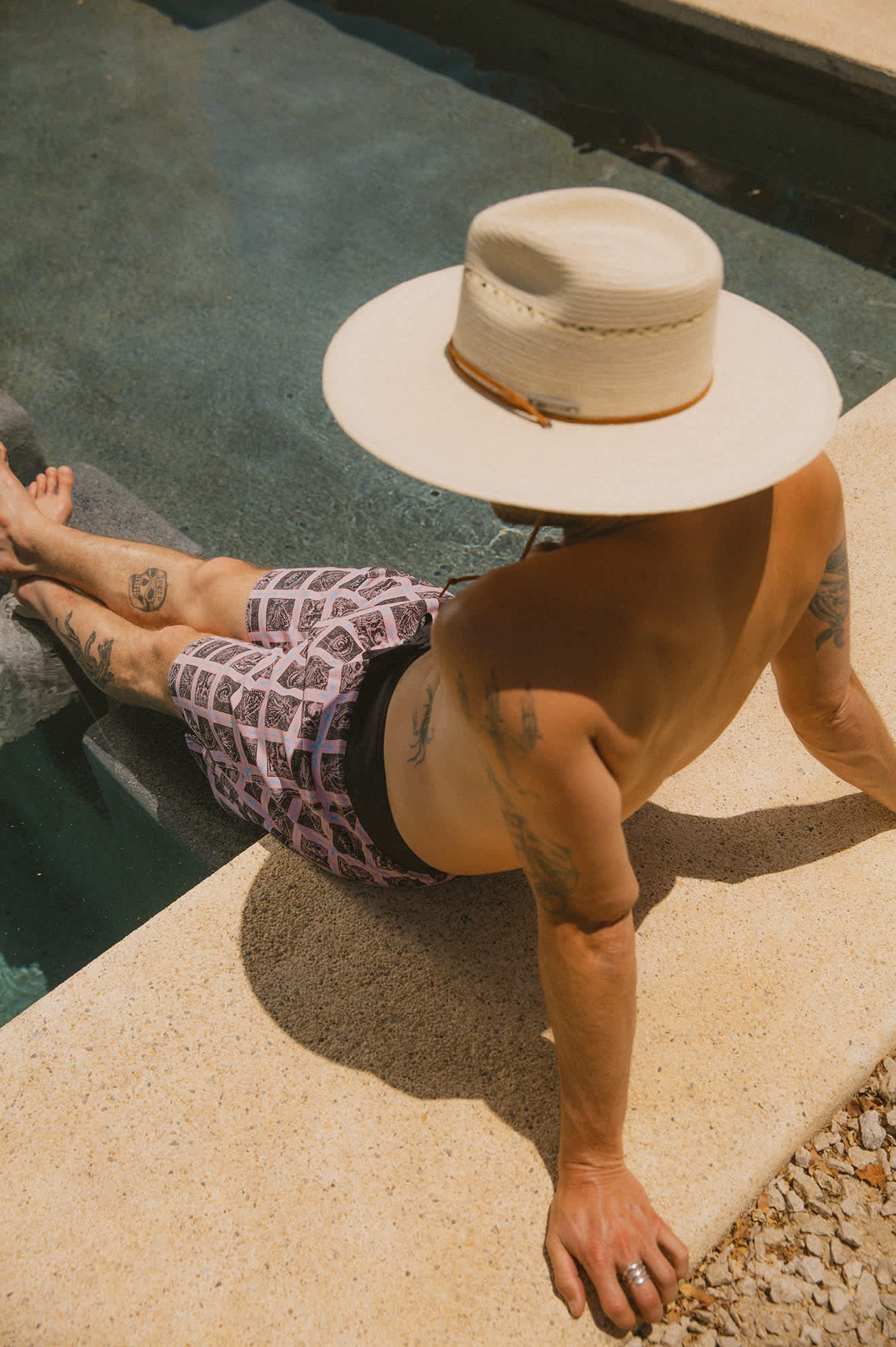 Men's Blitz Boardshort 19" in the color Silver Pink/Black - Men's Lifestyle image